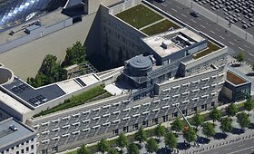 &Scaron;nipinėjimu įtariama JAV ambasada Vokietijoje