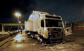 San Paule riau&scaron;ininkai degino automobilius, sunkvežimius ir autobusus