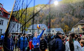&Scaron;e&scaron;ėlyje esantį Norvegijos miestelį ap&scaron;vies didžiuliai veidrodžiai