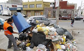 Čilėje didesnių atlyginimų reikalaujantys &scaron;iuk&scaron;lių vežėjai streikuoja jau 17 dienų