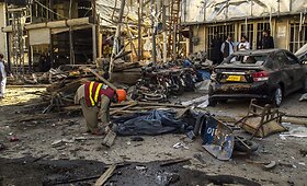 Pakistane per i&scaron;puolį prie&scaron; saugumo pajėgas žuvo mažiausiai trys žmonės
