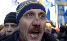 Tūkstančiai žmonių protestuoja Kijeve