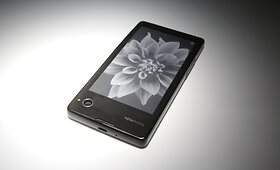 Maskvoje pristatytas Rusijoje sukurtas i&scaron;manusis telefonas &bdquo;YotaPhone&ldquo;
