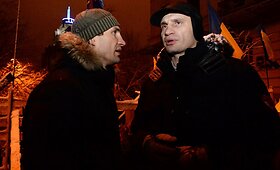 Broliai Klyčko naktį praleido kartu su protestuotojais Kijeve