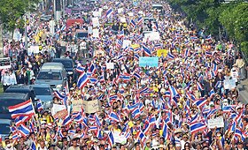 Bankoke tūkstančiai protestuotojų siekia nuversti Tailando premjerės Yingluck Shinawatrav yriausybę