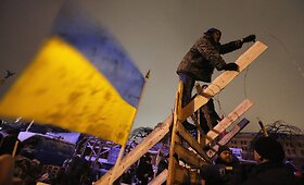 Protestuotojai Kijeve pastatė daugiau barikadų
