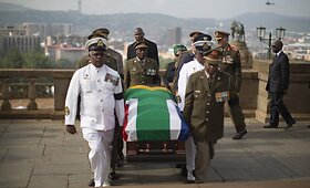 Nelsonas Mandela pa&scaron;arvotas Pietų Afrikos Respublikos vyriausybės rūmuose