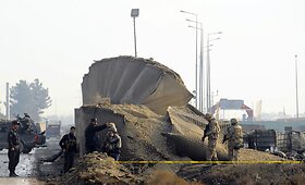 Kabulo oro uosto prieigose mirtininkas susisprogdino prie NATO karinės kolonos