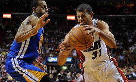 &bdquo;Golden State Warriors&ldquo; krep&scaron;ininkai įveikė čempiono titulą ginantį &bdquo;Miami Heat&ldquo; klubą
