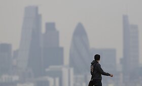 Londoną apgaubė sveikatai pavojingas smogas