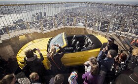 &bdquo;Ford Mustang&ldquo; 50-mečio proga ant &bdquo;Empire State Building&ldquo; dangoraižio užkėlė savo naujausią automobilį