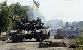 Ukrainos rytinio Donecko miesto laukia ilga apsiaustis