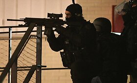 Prancūzijoje per įtariamų &bdquo;Charlie Hebdo&ldquo; redakcijos užpuolikų gaudynes sulaikyti mažiausiai septyni asmenys