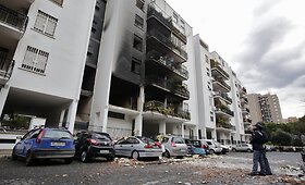 Romoje per sprogimą daugiabutyje žuvo žmogus, įtariamas tyčinis padegimas