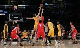 Rungtynės tarp &bdquo;Lakers&ldquo; ir &bdquo;Rockets&ldquo; komandų