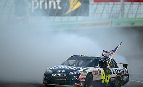 Jimmie Johnsonas &ndash; 5-ą kartą &bdquo;NASCAR Sprint&ldquo; taurės čempionas