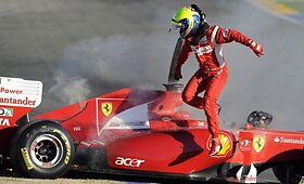 &bdquo;Formulės-1&ldquo; bandymuose sugedo &bdquo;Ferrari&ldquo; komandos bolido variklis