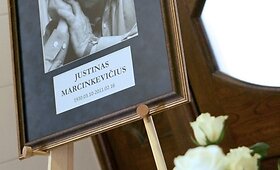 Su poetu Justinu Marcinkevičiumi atsisveikino &scaron;alies vadovai