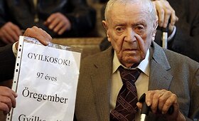 Vengrijoje teisiamas labiausiai ie&scaron;komu nacių nusikaltėliu laikytas Sandoras Kepiro