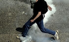 Policija Atėnuose a&scaron;arinėmis dujomis vaikė protestuotojus