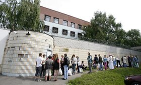 &bdquo;Tyliųjų protestų&ldquo; dalyvių artimųjų eilės prie Minsko kalėjimo