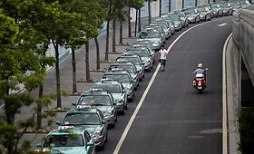 Daugiau nei tūkstančio taksi vairuotojų streikas Kinijoje
