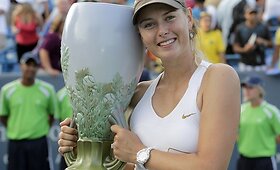 Marija &Scaron;arapova WTA serijos finale nugalėjo Jeleną Jankovič
