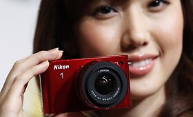 &bdquo;Nikon&ldquo; pristatė pirmuosius naujo tipo fotoaparatus