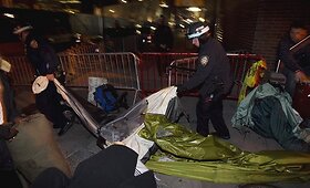 Niujorko policija ėmė ardyti judėjimo &bdquo;Užimk Volstritą&ldquo; palapinių miestelį