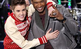 Usheris kartu su Justinu Bieberiu Niujorke dainavo kalėdines dainas