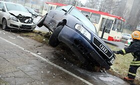 Vilniuje per avariją apvirto &bdquo;Audi&ldquo; automobilis