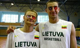 Lietuvos krep&scaron;ininkai ir pokeris krep&scaron;inio salėje