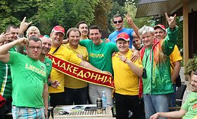 I&scaron;skirtiniai kadrai i&scaron; Lietuvos ir Makedonijos sirgalių stovyklos Jesenicėse