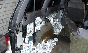 Kybartų ir Tverečiaus pasieniečiai sulaikė automobilius su kontrabandinėmis cigaretėmis