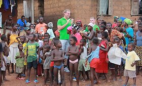 Renata &Scaron;akalytė-Jakovleva, Jevgenijus &Scaron;uklinas ir Evaldas Petrauskas tęsia UNICEF misiją Siera Leonėje