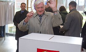 Rinkimai 2012: savo balsą atidavė prezidentas Valdas Adamkus
