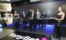 Antanas Guoga atidarė prabangų &bdquo;TonyBet&ldquo; lažybų punktą