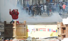 Stambule &ndash; įnirtingi policijos ir demonstrantų susirėmimai