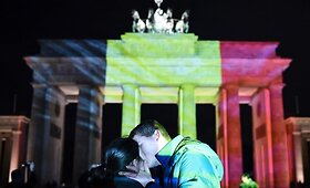 I&scaron;puolių sukrėstos Belgijos vėliava nu&scaron;vito Europos simboliuose