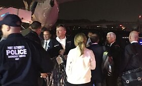 Kandidato į JAV viceprezidentus M.Pence'o lėktuvas nuslydo nuo tako
