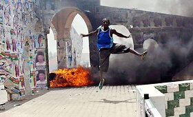 Nigerijoje protestuoja prezidento rinkimų rezultatais nepatenkinti rinkėjai
