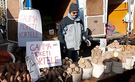 Turgavietėje Vilniuje už prekes buvo galima atsiskaityti banko kortele
