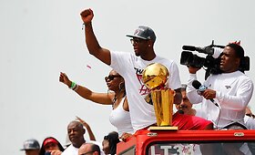 NBA čempionai &bdquo;Heat&ldquo; krep&scaron;ininkai pasveikinti Majamyje