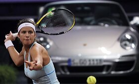 Vokietijos tenisininkė Julia Goerges &Scaron;tutgarte netikėtai įveikė Carolinę Wozniacki