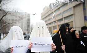 Protestas prie&scaron; premjerą Vladimirą Putiną Maskvoje: gyva žmonių grandinė apjuosė visą Maskvos centrą