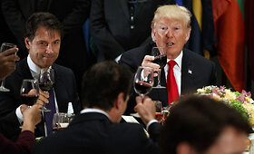 Donaldo Trumpo taurė patraukė internautų dėmesį