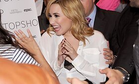 Demi Lovato Niujorke susitiko su gerbėjais