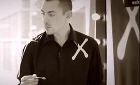 Roberto Kalinkino kolekcijos modelių makiažu rūpinsis &bdquo;Max Factor&ldquo; visažistas Aurimas Juodi&scaron;kis