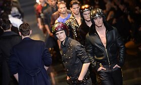 &bdquo;Versace&ldquo; kolekcijos pristatymas Milano vyrų mados savaitėje