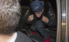 Justinas Bieberis atvyksta į policijos nuovadą Toronte